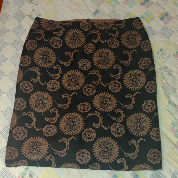 Trina Turk Embroidered pencil skirt - Picture 1 of 3